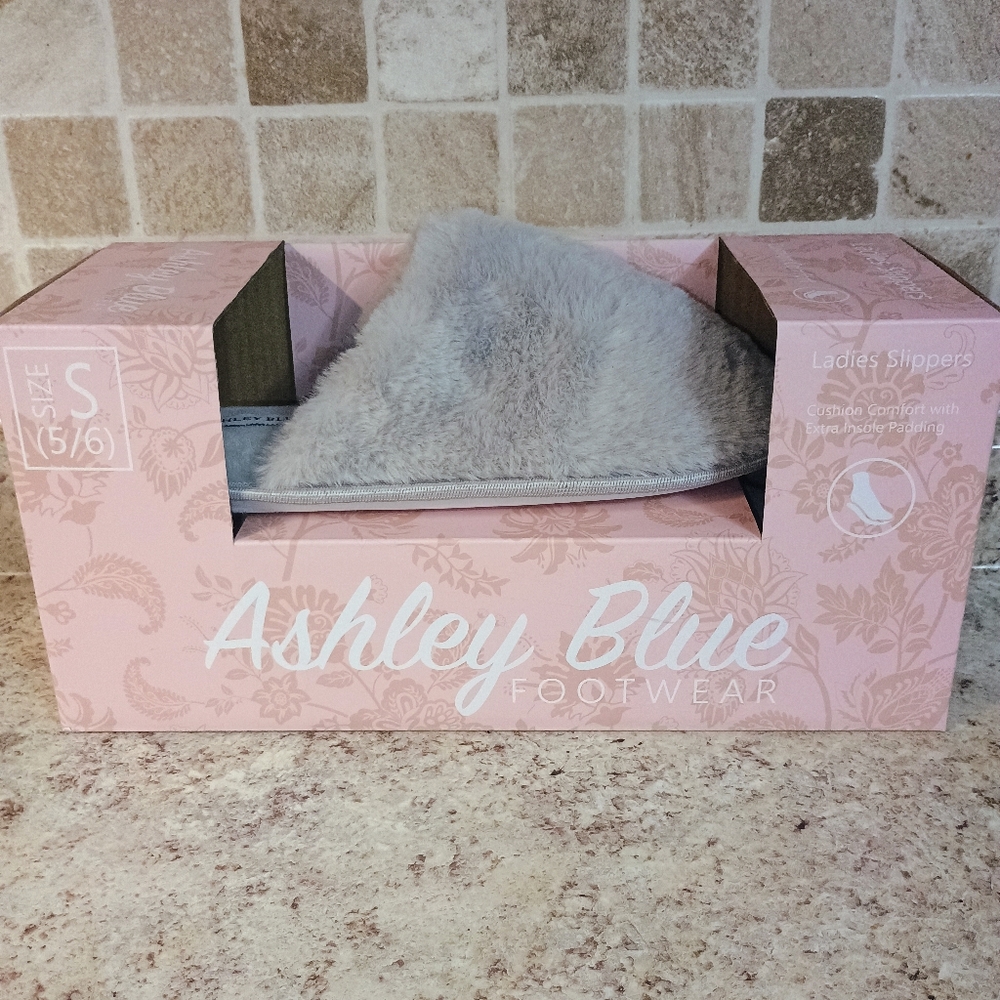 Ashley Blue Footwear Gray Slippers Size 5/6